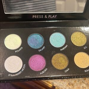 Danessa Myricks Beauty Press & Play Eyeshadow Palette - lightwork volume III
